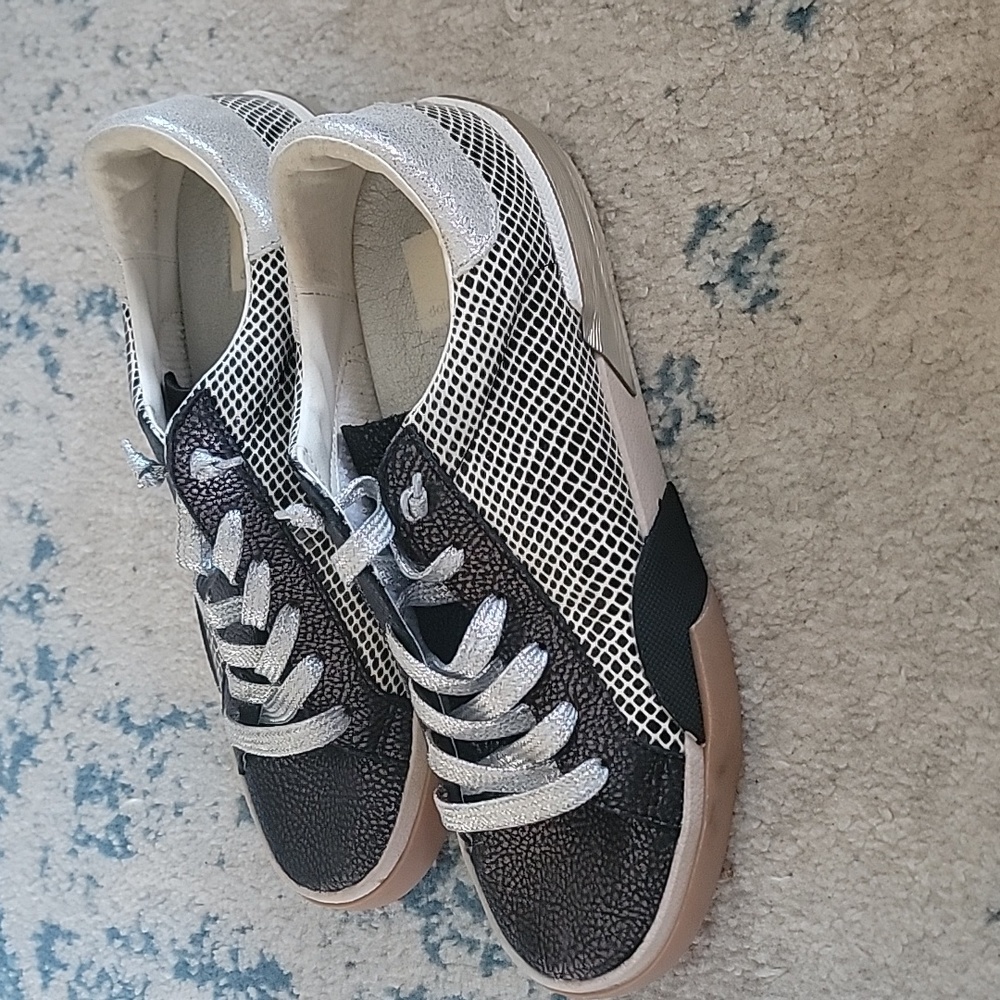 Womens sneakers